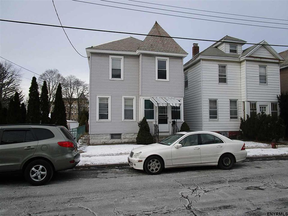 2nd image of 10 Charles St