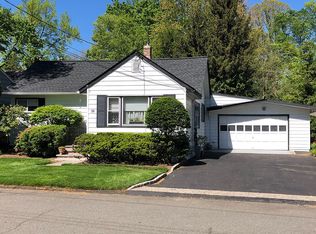 16 Cross St, Closter, NJ 07624