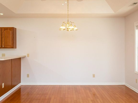 5th image of 2199 Secrist Ln