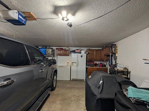 4th image of 1202 Oak Dr