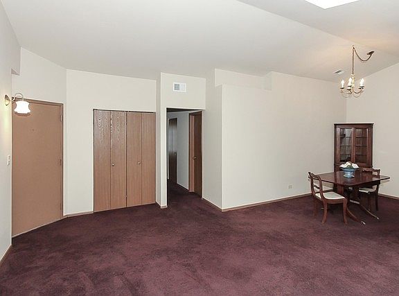 3rd image of 1732 Chesapeake Ln APT 6