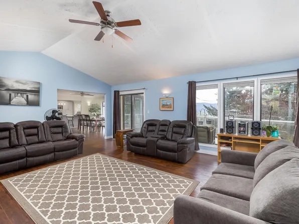 2055 Lion Ct, Abbotsford, BC V3G 1G3