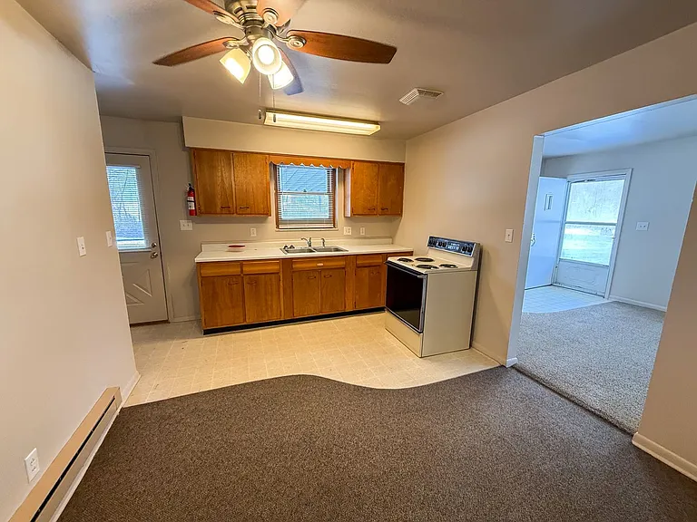 224 E Ellis Rd — Photo 5