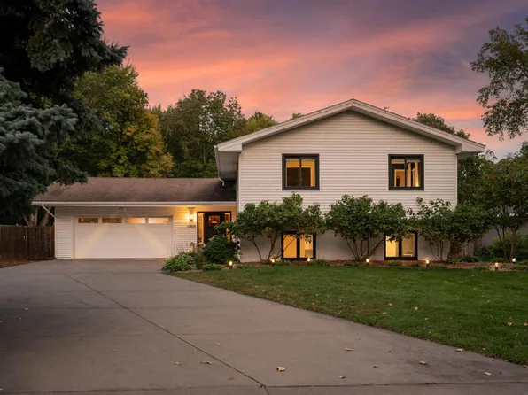 3418 Owasso St, Shoreview, MN 55126
