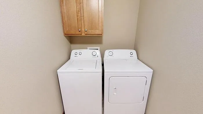 2 bed, 1.0 bath, $1,250 — Photo 2