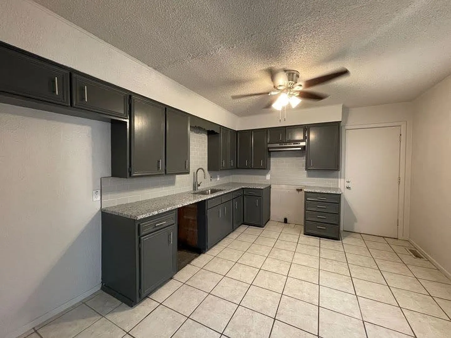 Style Meets SubstanceNewly Renovated 3BR/2BA in Lamesa — Photo 4