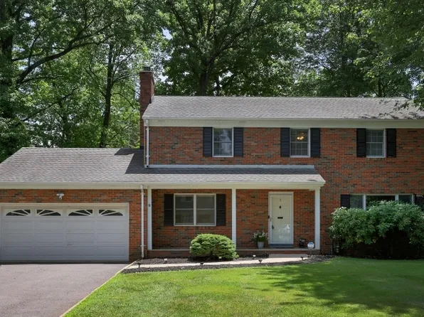 1 Normandy Dr, Westfield Town, NJ 07090