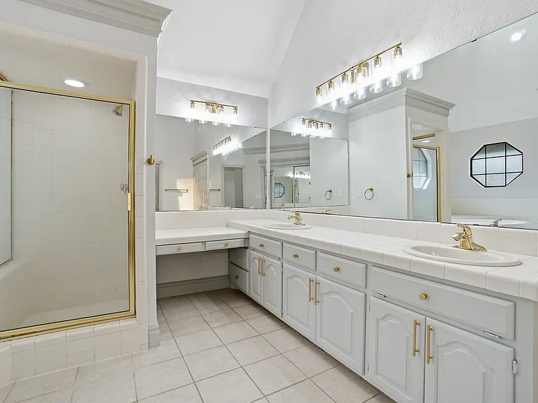 3102 NE Heritage Dr — Photo 27
