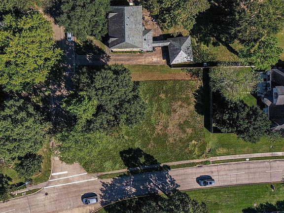 2nd image of 10819 Moorcreek Dr