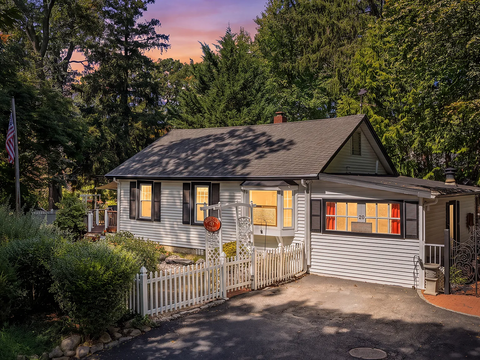 Cedar Hill Ter, Miller Place — Photo 1