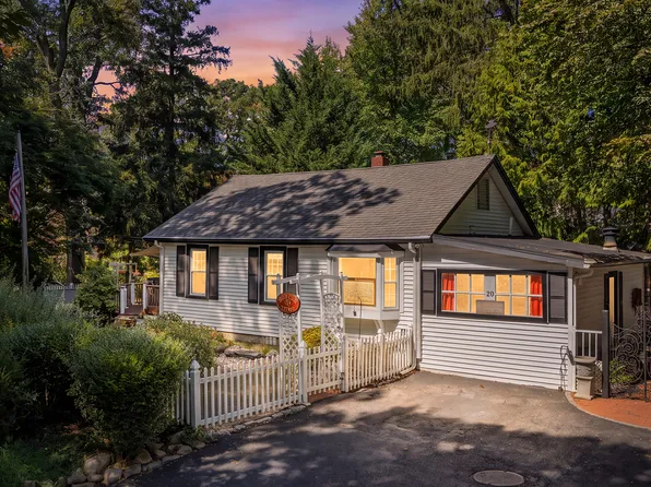 (undisclosed Address), Miller Place, NY 11764