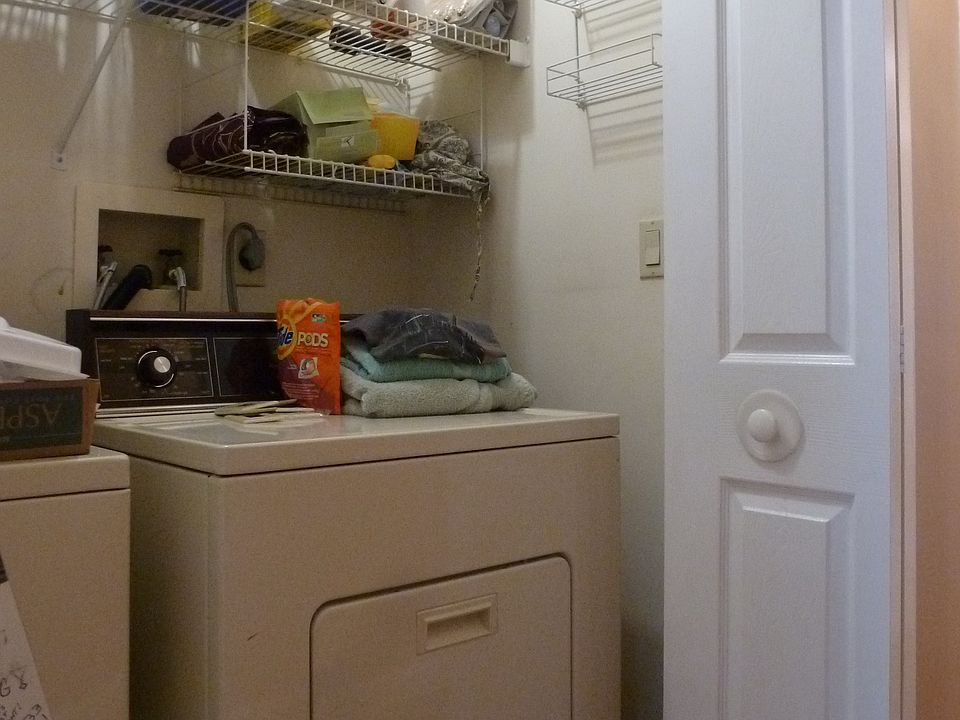 Laundry between 2 bedrooms