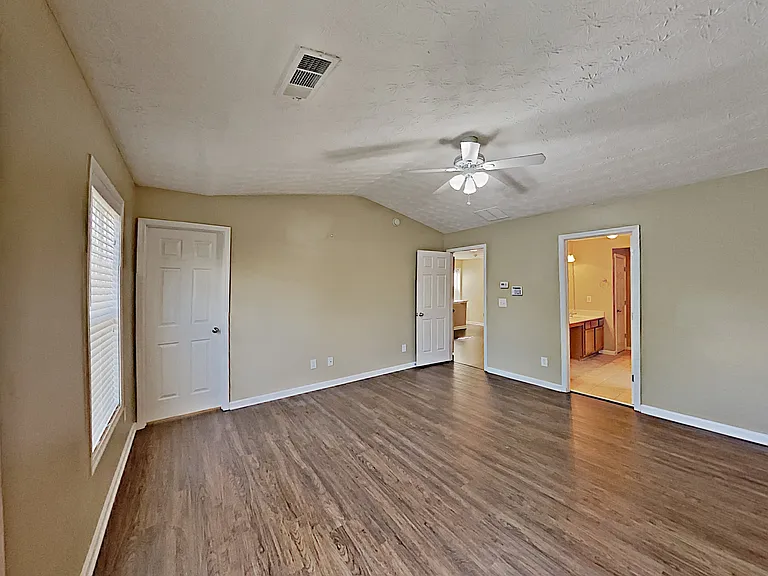 738 Mountain Laurel Dr — Photo 8