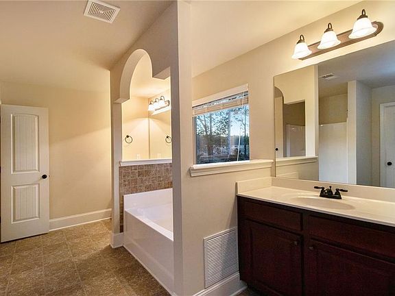 4th image of 214 Brixton Pl