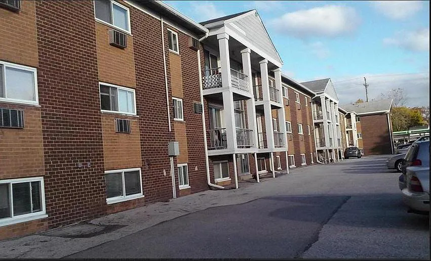Eagle Court Apartments — Photo 3