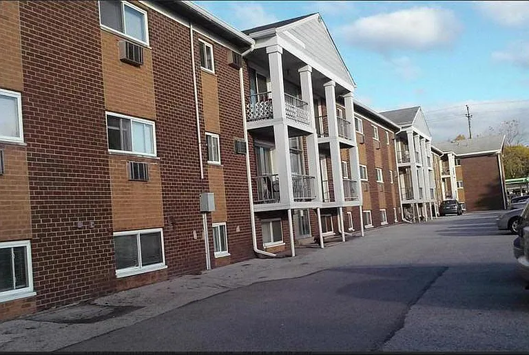 Eagle Court Apartments — Photo 3