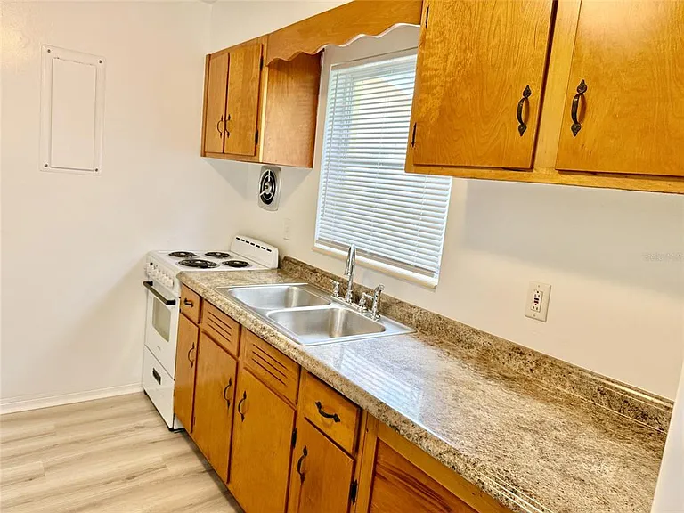 1135 Highland St N #3 — Photo 5