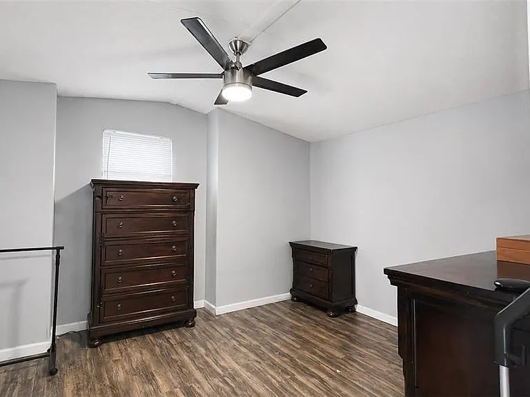 519 Center Crest Blvd — Photo 8