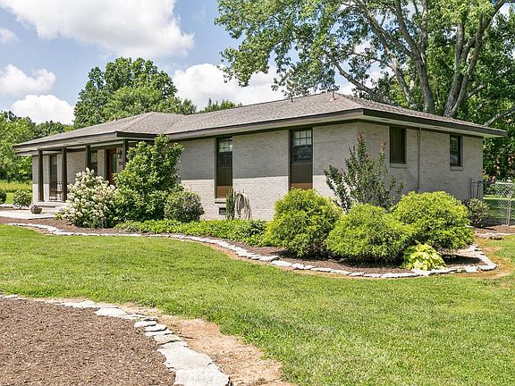 2nd image of 3552 Annell Dr