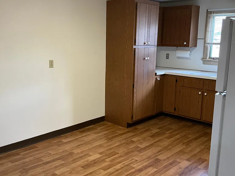 128 Lincoln St — Photo 2