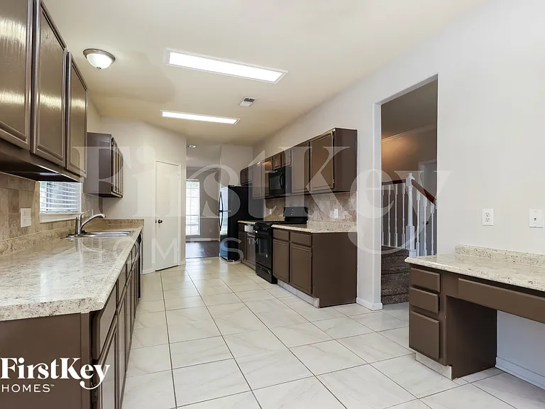 9131 Landry Blvd — Photo 8
