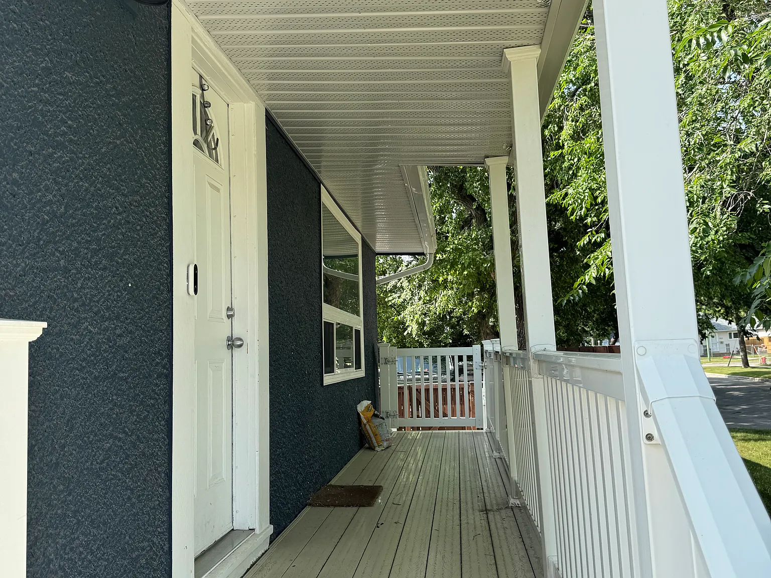 691 Jackson Ave — Photo 2