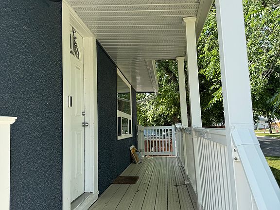 2nd image of 691 Jackson Ave #691