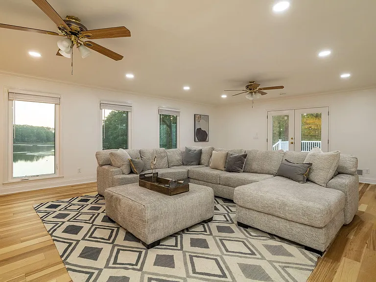 405 Park Lake Cir — Photo 22