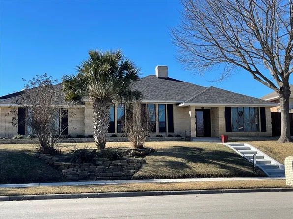 2206 Royal Crest Dr, Garland, TX 75043