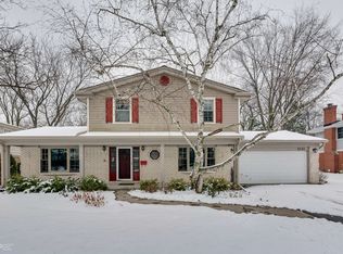 1641 Blackthorn Dr, Glenview, IL 60025