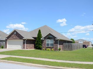 2886 N Hay Meadows Ave, Fayetteville, AR 72704