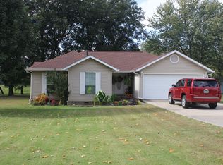 324 Honeysuckle St, Lowell, AR 72745
