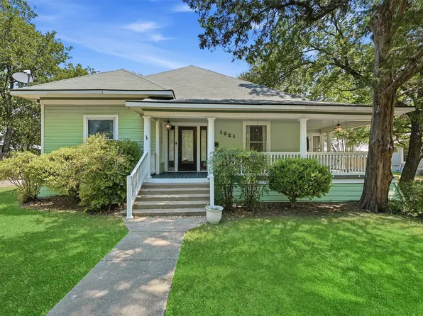 1221 S Crockett St, Sherman, TX 75090