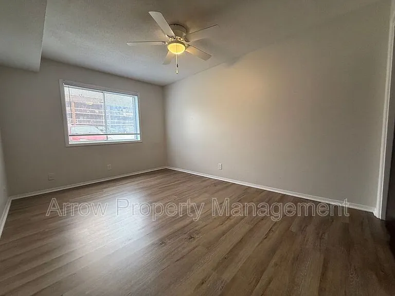 649 S 18th St #11 — Photo 8