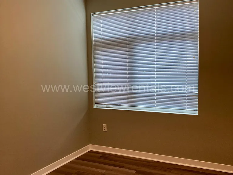 200 E Maple St — Photo 29