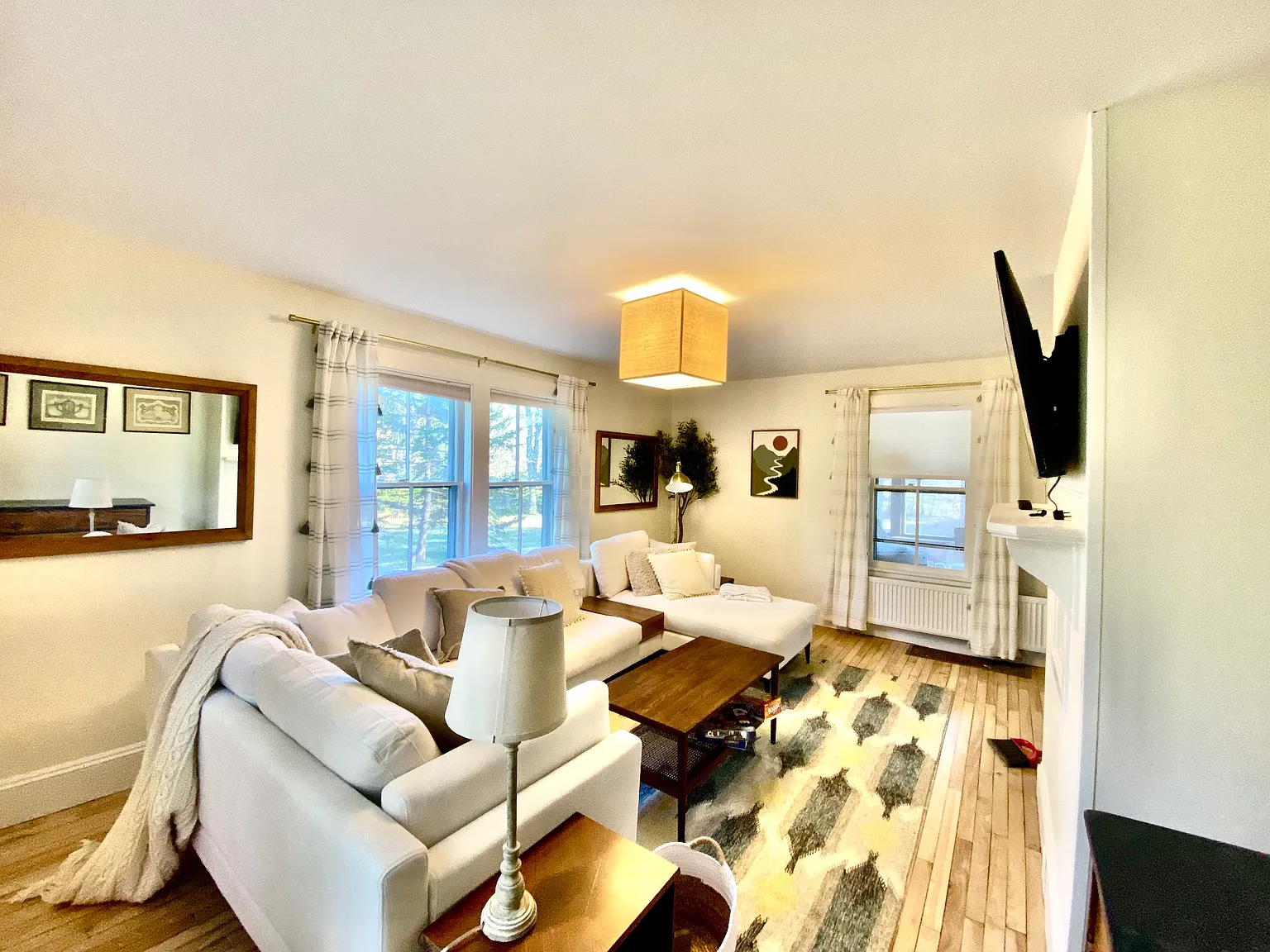 3 bed, 1601 sqft, $1,900 — Photo 1