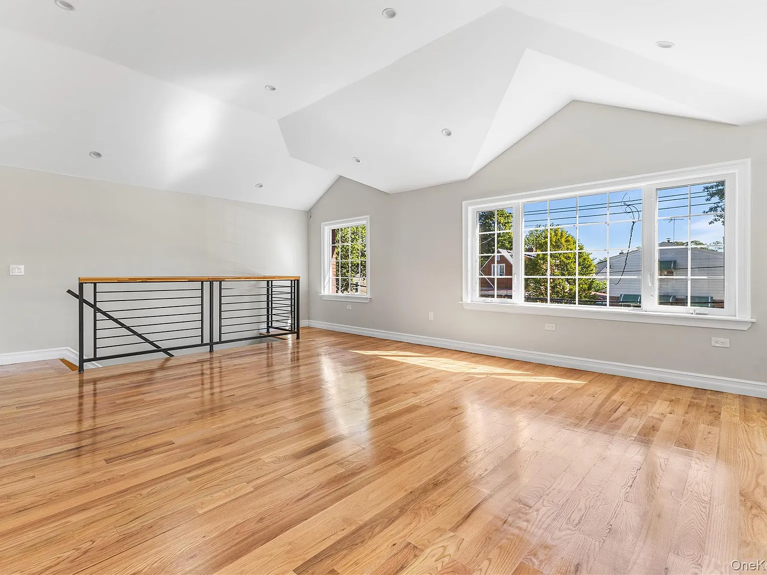 3 bed, 2.0 bath, 1000 sqft, $3,500 — Photo 3