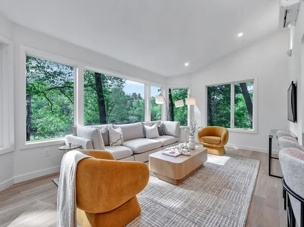39 Winslow St, Concord, MA 01742