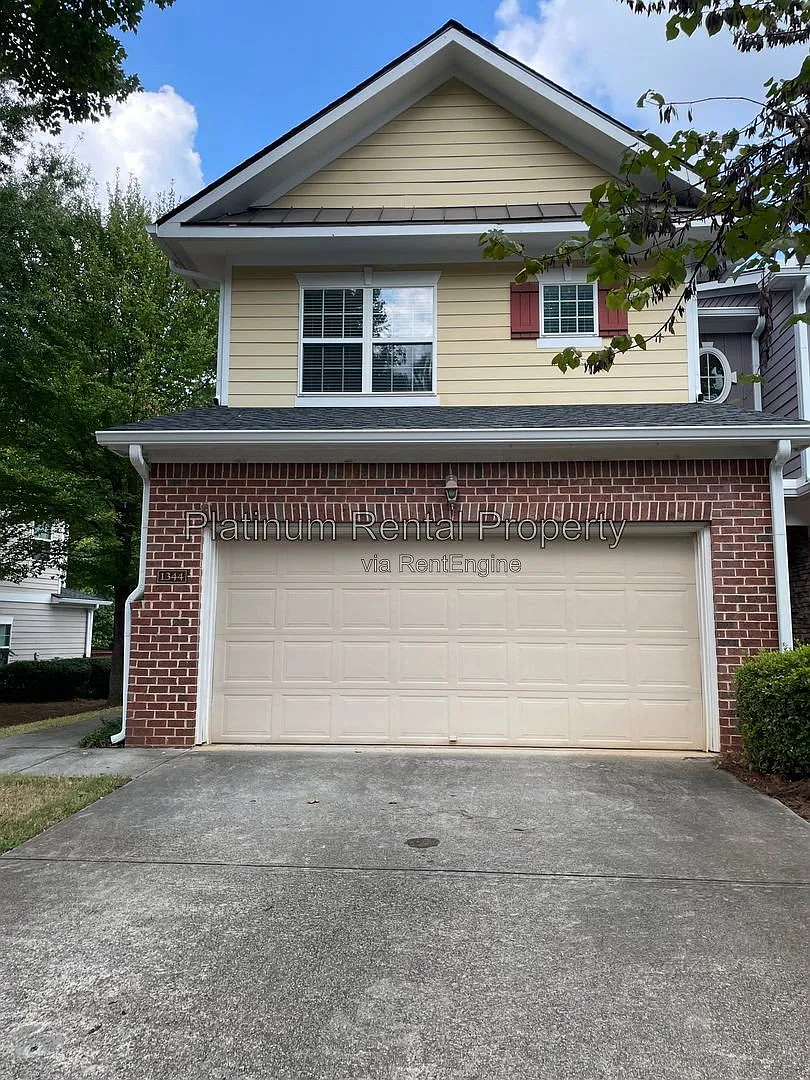 3 bed, 2.5 bath, 2069 sqft, $2,375 — Photo 3