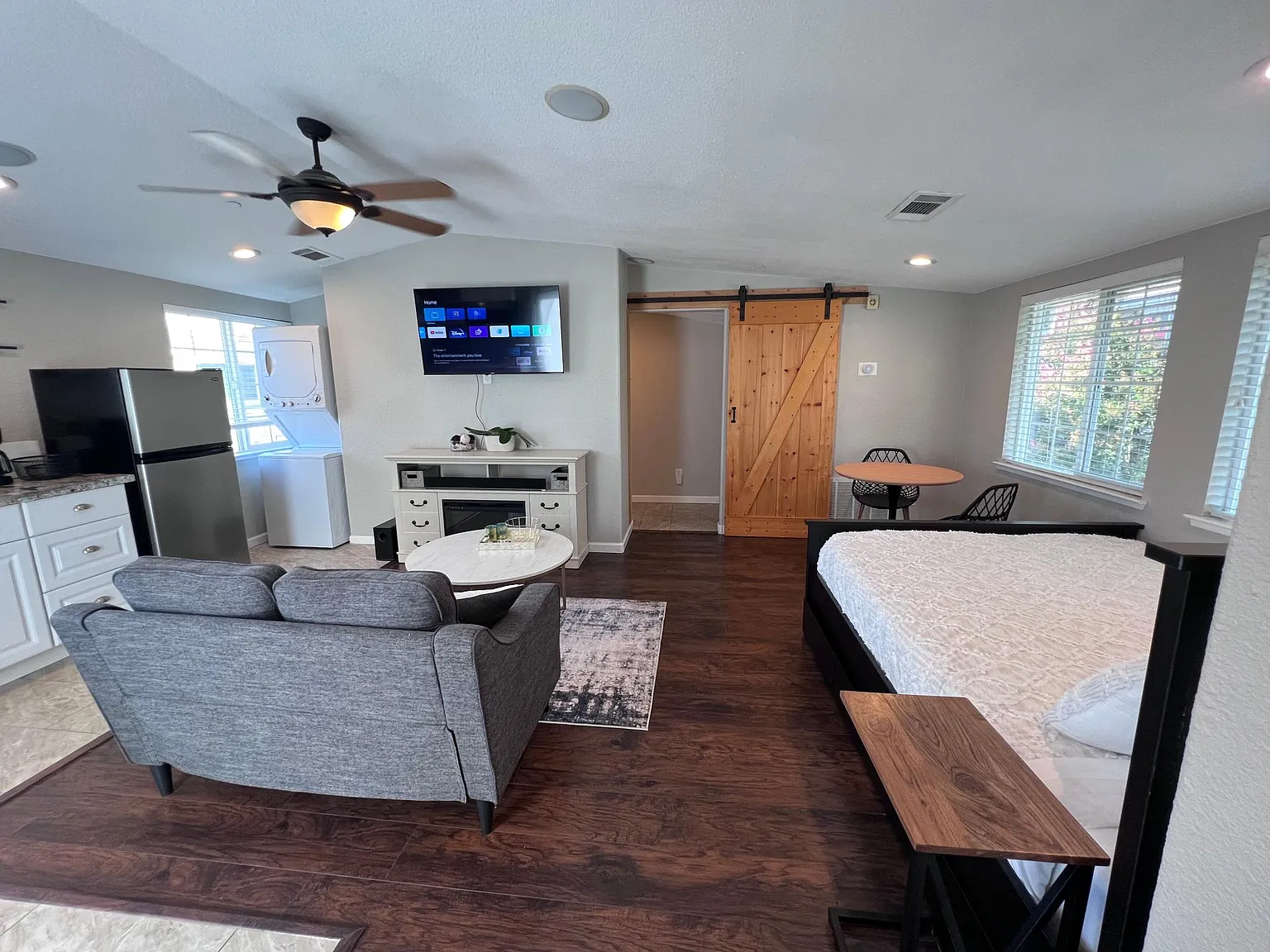1115 Valley Glen Dr — Photo 1