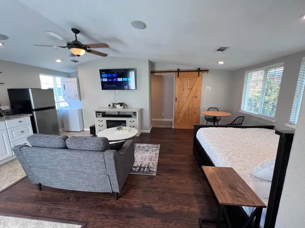 1115 Valley Glen Dr #2, Dixon, CA 95620