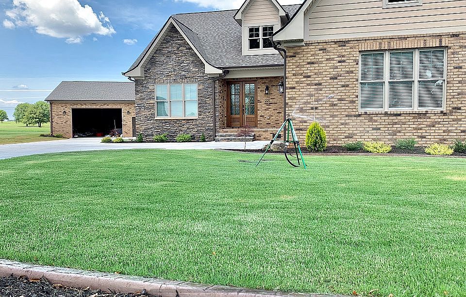 1st image of 221 Vista Pointe Dr