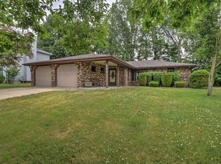 910 S Pine Hill Dr, Decatur, IL 62521