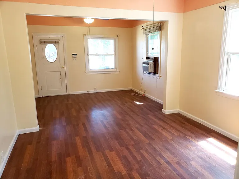 612 S Lake St — Photo 4