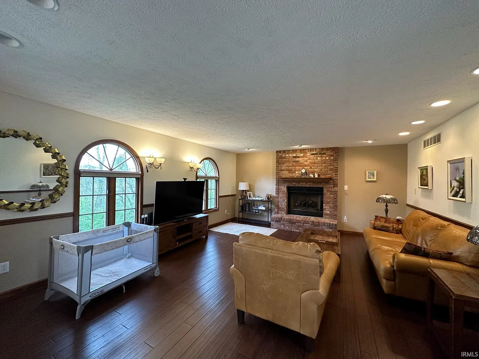 5 bed, 3.0 bath, 3886 sqft, $3,500 — Photo 4