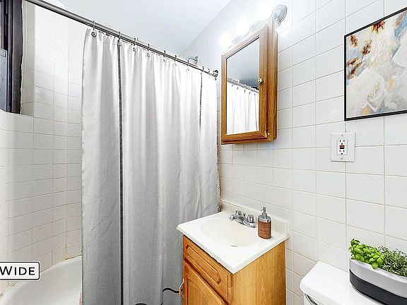 5th image of 318 E 89th St APT 3B