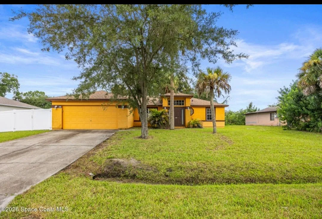 3 bed, 1363 sqft, $2,200 — Photo 1