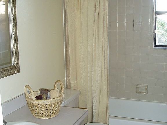 main floor bath right side