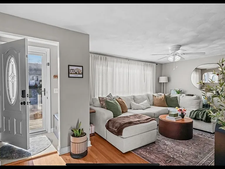 55 Columbia Ave — Photo 8