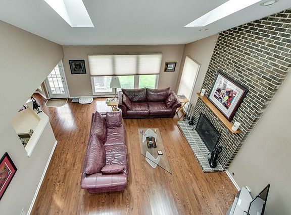 4th image of 152 Southfield Dr